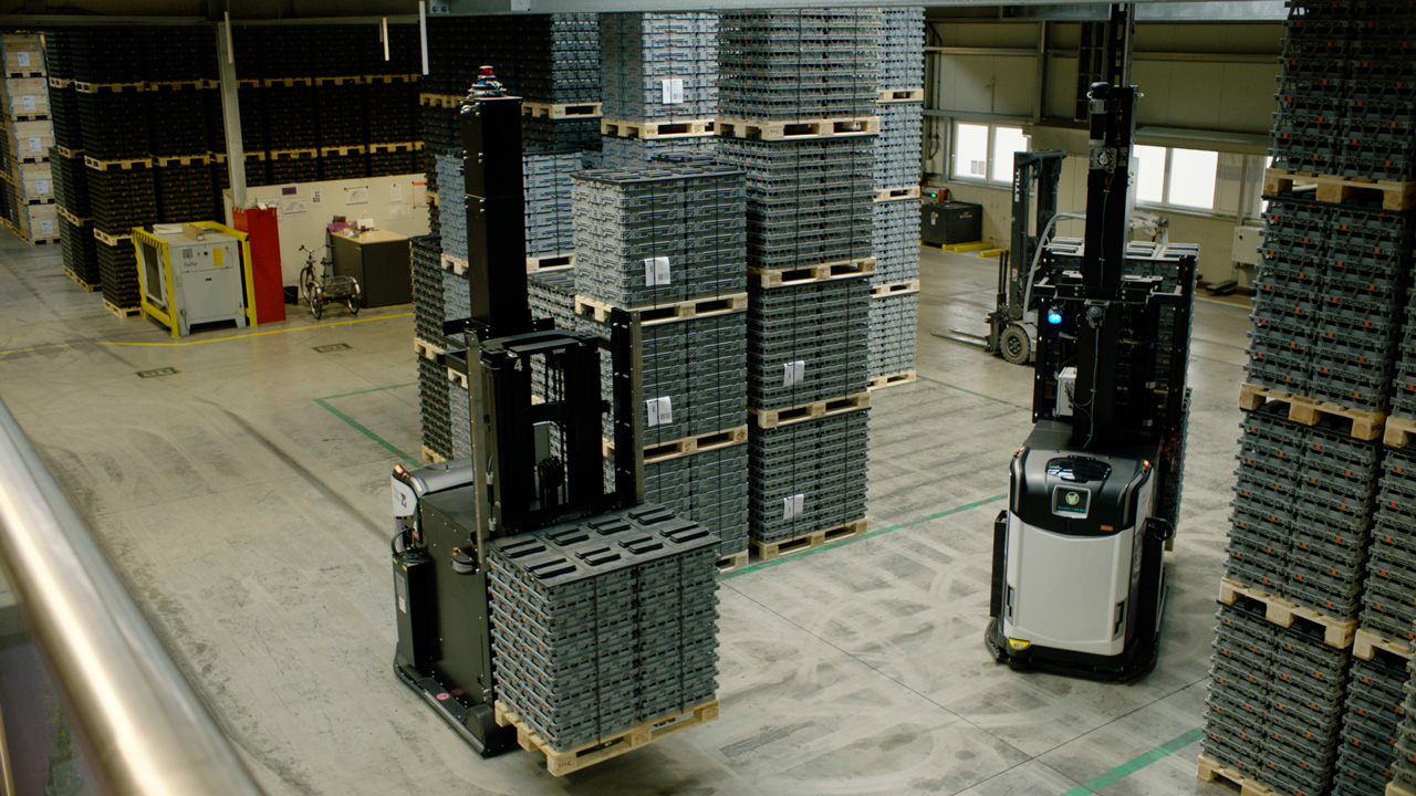 Tailored Rocla AGV solutions for manufacturing