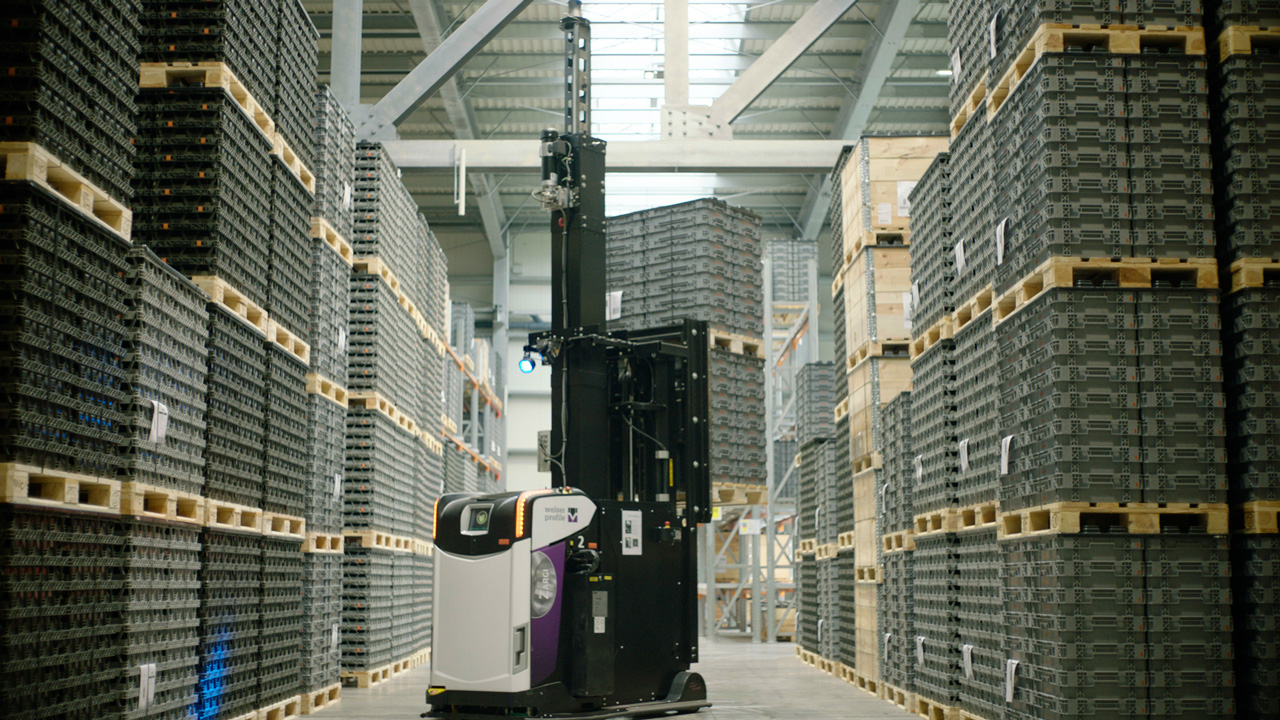 Tailored Rocla AGV solutions for warehousing